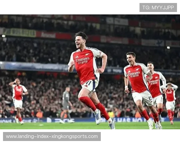 英超阿森纳边路突破拉开对手防线，进攻形成压制